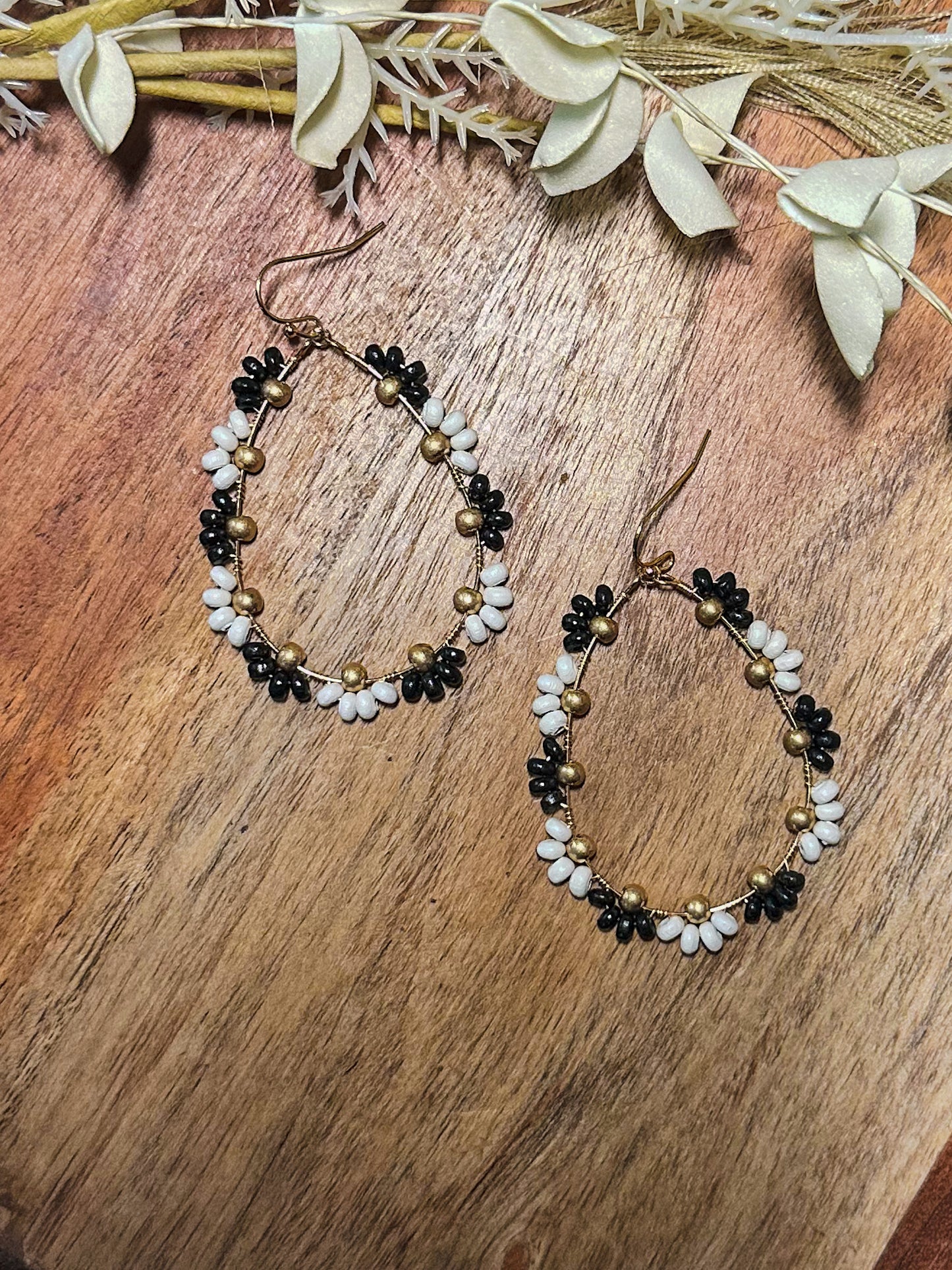 Sweet Daisy Ray Earrings, Black