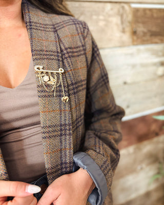 Feminine Touch Brooch, Gold