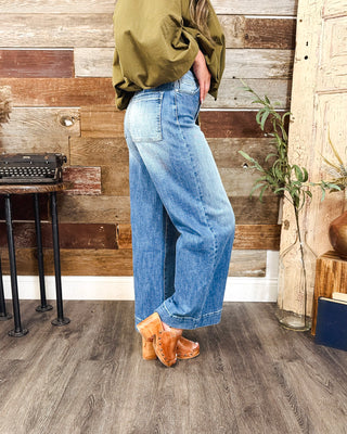 The Jettson HR Wide Leg Jean, Med Denim